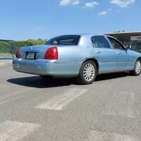 Lincoln Town Car 2005: Vypadá podobně jako předchůdce, ale...