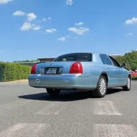Lincoln Town Car 2005: Vypadá podobně jako předchůdce, ale...