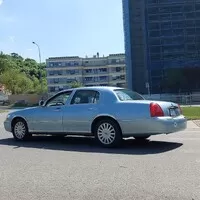 Lincoln Town Car 2005: Vypadá podobně jako předchůdce, ale...