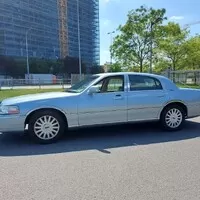 Lincoln Town Car 2005: Vypadá podobně jako předchůdce, ale...
