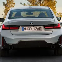 Autíčkářův týden: Nový bestseller Toyoty, důležité BMW a trochu jiný Mustang