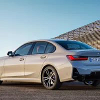 Autíčkářův týden: Nový bestseller Toyoty, důležité BMW a trochu jiný Mustang