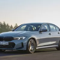Autíčkářův týden: Nový bestseller Toyoty, důležité BMW a trochu jiný Mustang