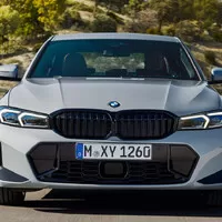 Autíčkářův týden: Nový bestseller Toyoty, důležité BMW a trochu jiný Mustang