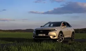 DS 7 Crossback E-Tense Louvre - pojízdný šperk