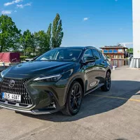 Lexus NX 450h+: Oáza klidu a pohody