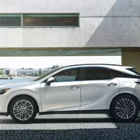 Autíčkářův týden: Novinky od Mercedesu, BMW a Lexusu