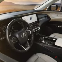 Autíčkářův týden: Novinky od Mercedesu, BMW a Lexusu