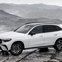 Autíčkářův týden: Novinky od Mercedesu, BMW a Lexusu