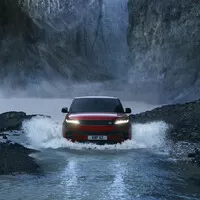 Nový Range Rover Sport drtí bláto, vodu i kamení…