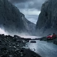 Nový Range Rover Sport drtí bláto, vodu i kamení…