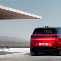 Nový Range Rover Sport drtí bláto, vodu i kamení…