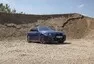 BMW i4 M50 a rozmazaný svět za oknem