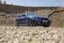 BMW i4 M50 a rozmazaný svět za oknem