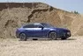 BMW i4 M50 a rozmazaný svět za oknem