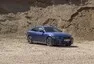 BMW i4 M50 a rozmazaný svět za oknem