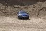 BMW i4 M50 a rozmazaný svět za oknem