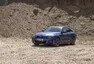 BMW i4 M50 a rozmazaný svět za oknem