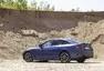 BMW i4 M50 a rozmazaný svět za oknem