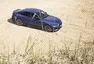 BMW i4 M50 a rozmazaný svět za oknem