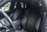 BMW i4 M50 a rozmazaný svět za oknem
