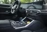 BMW i4 M50 a rozmazaný svět za oknem