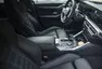 BMW i4 M50 a rozmazaný svět za oknem