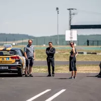 Bouráme do zdi, jezdíme poslepu, pouštíme to ze svahu…