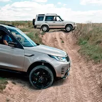 Starý versus nový: Land Rover Discovery dnes a před dvaceti lety