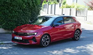 Recenze & testy: Opel Astra GS Line 1.6 Turbo 180 PHEV: Lepší než kdy dříve