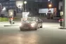 5:07 a Maserati přijíždí
