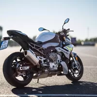 BMW S1000R: Jedno "R" stačí.
