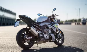 Recenze & testy: BMW S1000R: Jedno "R" stačí.