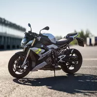 BMW S1000R: Jedno "R" stačí.