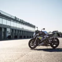 BMW S1000R: Jedno "R" stačí.