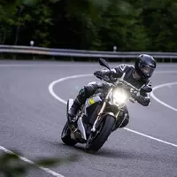 BMW S1000R: Jedno "R" stačí.