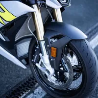 BMW S1000R: Jedno "R" stačí.