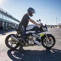 BMW S1000R: Jedno "R" stačí.
