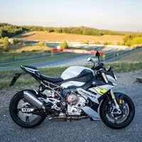 BMW S1000R: Jedno "R" stačí.