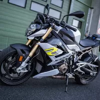 BMW S1000R: Jedno "R" stačí.