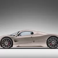 Autíčkářův týden: Pagani má Utopii, Ferrari má Purosangue, Kia má Niro na třetí. Ó my se máme!