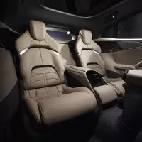 Autíčkářův týden: Pagani má Utopii, Ferrari má Purosangue, Kia má Niro na třetí. Ó my se máme!
