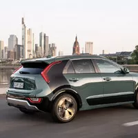 Autíčkářův týden: Pagani má Utopii, Ferrari má Purosangue, Kia má Niro na třetí. Ó my se máme!