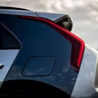 Autíčkářův týden: Pagani má Utopii, Ferrari má Purosangue, Kia má Niro na třetí. Ó my se máme!