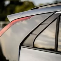 Autíčkářův týden: Pagani má Utopii, Ferrari má Purosangue, Kia má Niro na třetí. Ó my se máme!