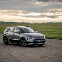 Autíčkářův týden: Pagani má Utopii, Ferrari má Purosangue, Kia má Niro na třetí. Ó my se máme!