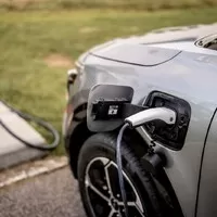 Autíčkářův týden: Pagani má Utopii, Ferrari má Purosangue, Kia má Niro na třetí. Ó my se máme!