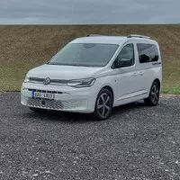Volkswagen Caddy 1,5 TSI+Kombibox: Plast, postel a zklamání