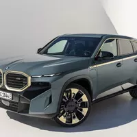 Autíčkářův týden: Nové eMko od BMW, hybridní AMG a švédská legenda v novém