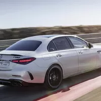 Autíčkářův týden: Nové eMko od BMW, hybridní AMG a švédská legenda v novém